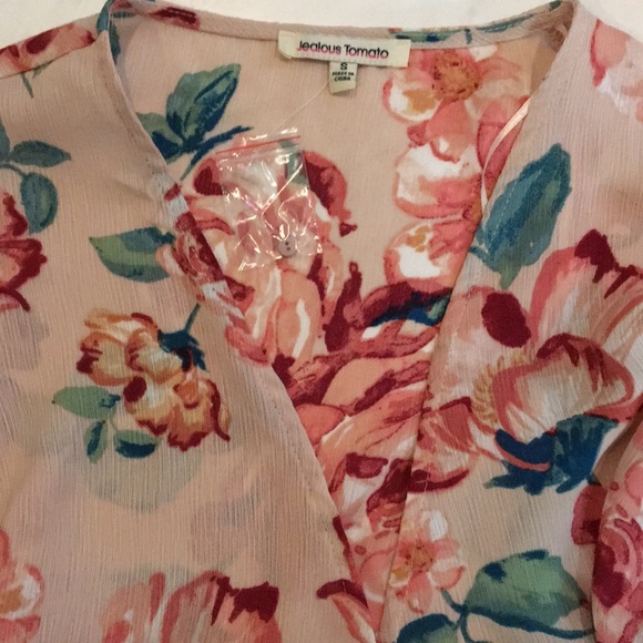 Floral wrap around kimono top. - Picture 3 of 4